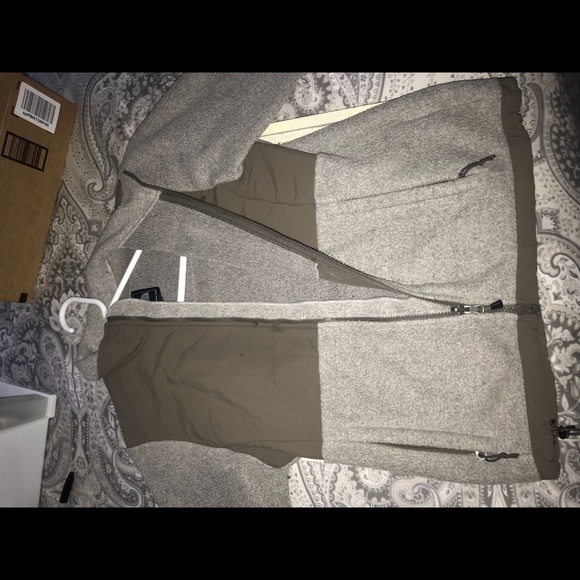Light brown north face fleece - Picture 3 of 3